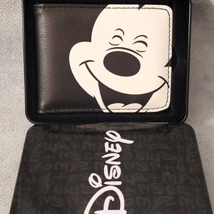 Mickey Wallet in tin